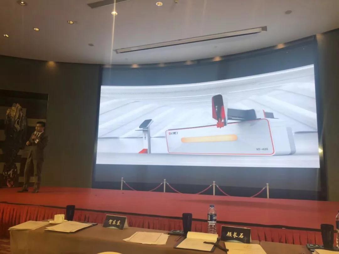 為什么選擇凱偉電氣--點(diǎn)膠機(jī)特點(diǎn)