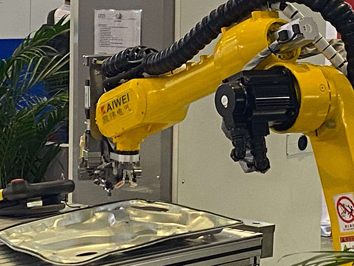 汽車(chē)塑料件密封專(zhuān)用機(jī)器人點(diǎn)膠機(jī)械臂KW-526