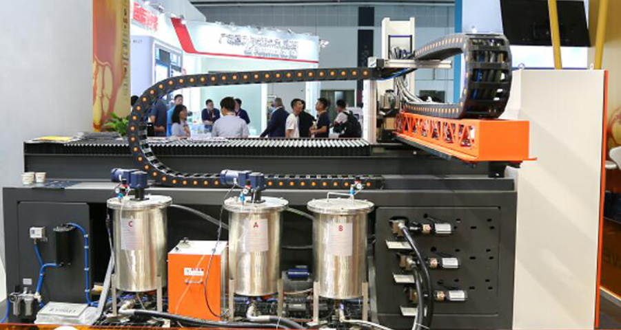 變壓器護(hù)罩點(diǎn)膠密封專用KW-530 雙組份涂膠設(shè)備發(fā)貨