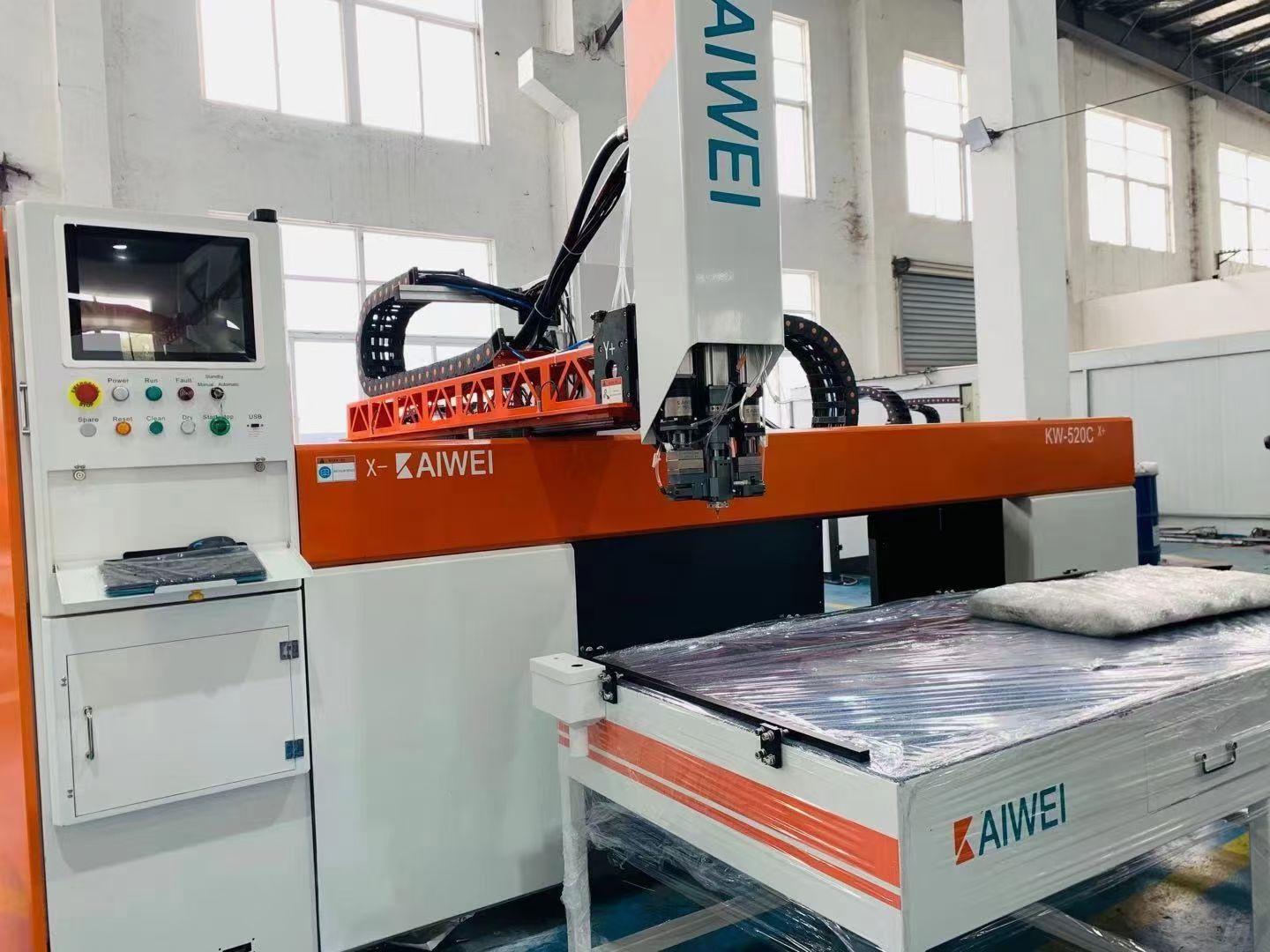 籃球框密封點膠專用涂膠機 發(fā)泡設(shè)備 發(fā)貨江蘇蘇州