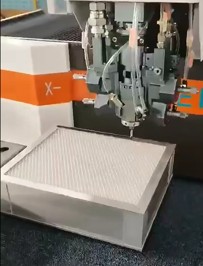 汽車空調(diào)過濾器-防塵防水-雙組份聚氨酯AB膠密封膠條涂膠機發(fā)貨杭州