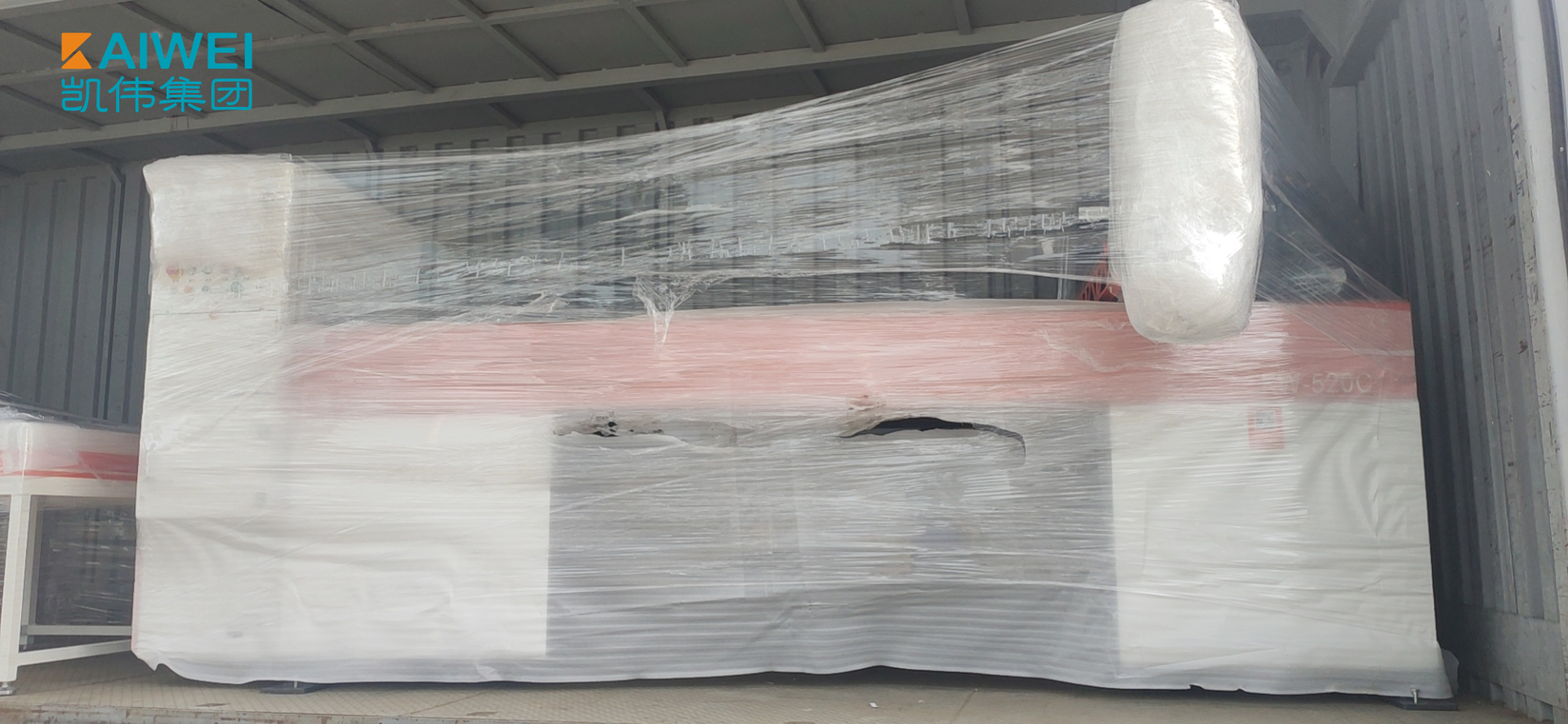 新能源汽車上電池托盤(pán)-防水絕緣-機(jī)器人自動(dòng)涂膠機(jī)發(fā)貨山東