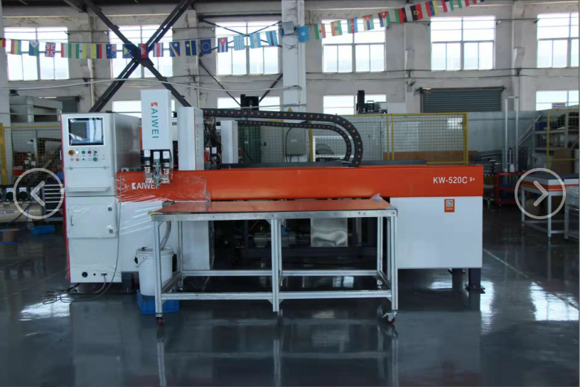  自動(dòng)點(diǎn)膠機(jī)比人工點(diǎn)膠機(jī)優(yōu)勢(shì)在哪？該怎么選擇？